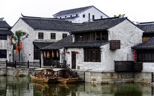 一站式水池里这是什么东西池子顶上浮着的有,底下也有,一碰软软的?有问必答平台,快速解答你的疑惑